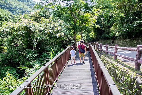 小烏來風景特定區宇內溪戲水區 暑假天天開放! 桃園唯一合法的戲水區 @About Hsuan美美媽咪親子美食旅遊 玩水.JPG