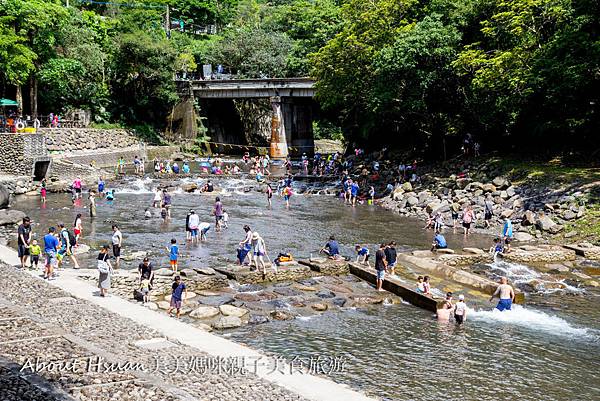 小烏來風景特定區宇內溪戲水區 暑假天天開放! 桃園唯一合法的戲水區 @About Hsuan美美媽咪親子美食旅遊 玩水-7.JPG