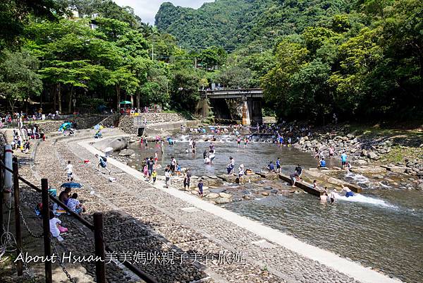 小烏來風景特定區宇內溪戲水區 暑假天天開放! 桃園唯一合法的戲水區 @About Hsuan美美媽咪親子美食旅遊 玩水-8.JPG