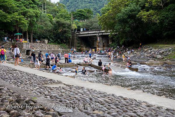 小烏來風景特定區宇內溪戲水區 暑假天天開放! 桃園唯一合法的戲水區 @About Hsuan美美媽咪親子美食旅遊 玩水-14.JPG