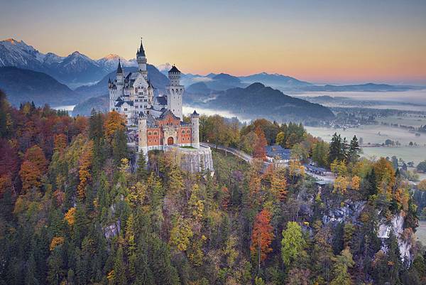 shutterstock_ Neuschwanstein.jpg shutterstock_ Neuschwanstein.jpg