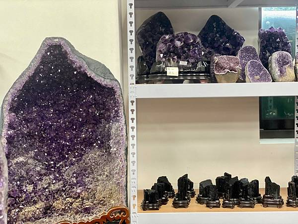 探訪桃園「恬芯晶品」 水晶、水晶洞、礦石批發零售，新居開運的