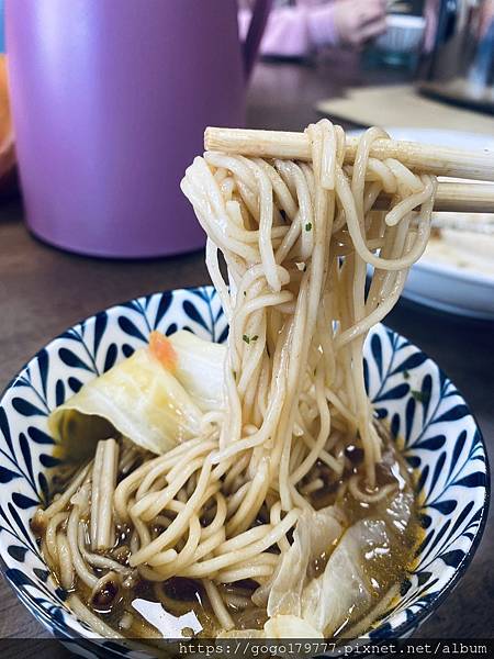 外食族的首選  燃太郎辣拉麵(乾) 3分鐘 1碗好吃拌麵 快