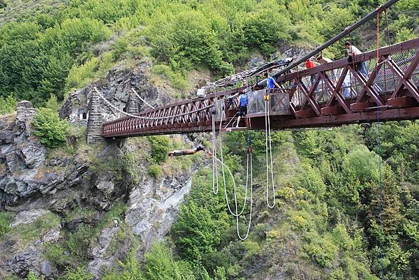 kawarau_bridge_1.JPG kawarau_bridge_1.JPG
