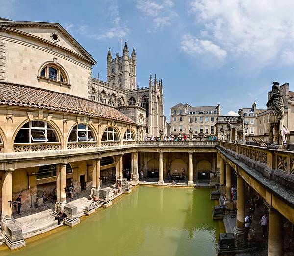 Roman_Baths_in_Bath_Spa,_England_-_July_2006