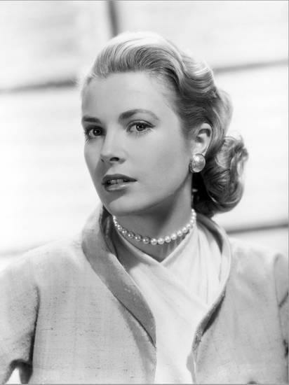 grace-kelly-rear-window-1954-directed-by-alfred-hitchcock_u-l-q1blo3ho1zln.jpg