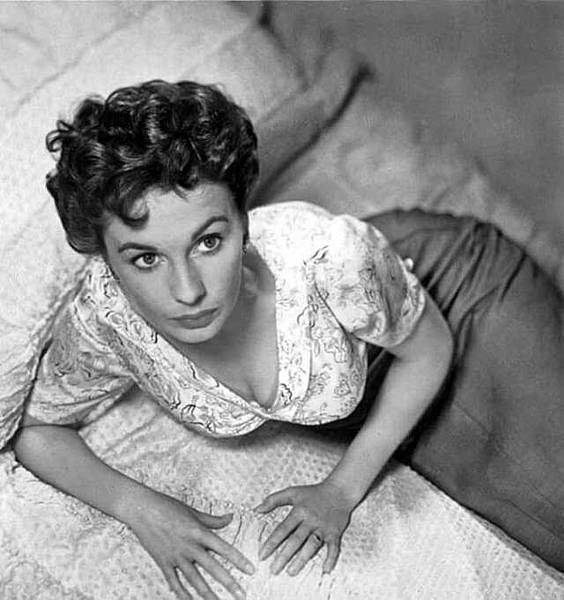 Jean-Simmons-sexy-busty-pictures.jpg