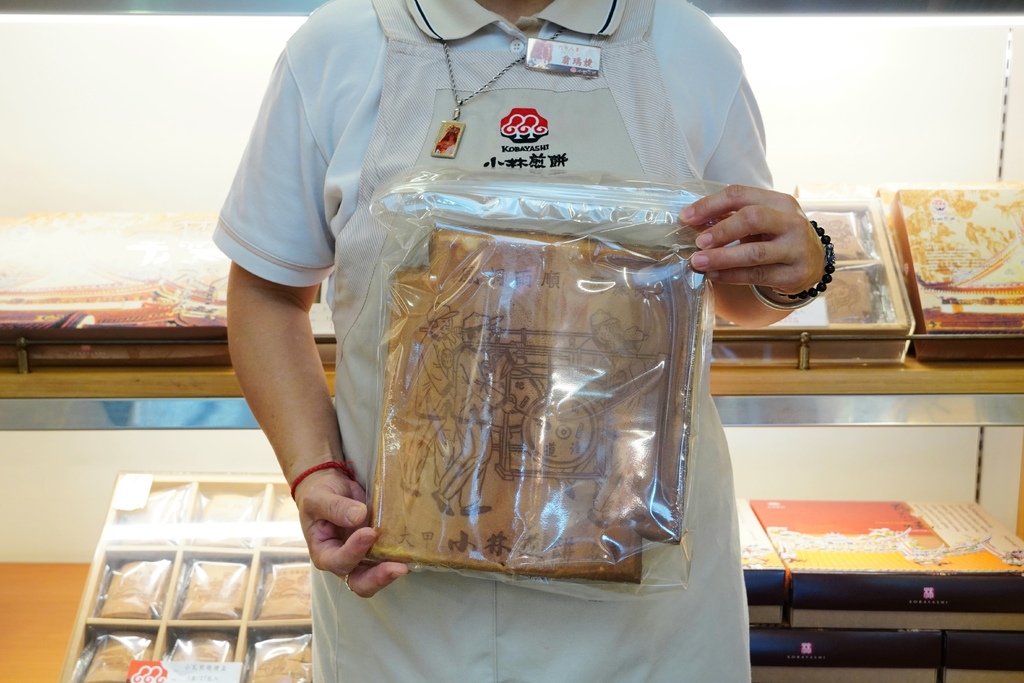 大甲美食生活圈 小林煎餅鎮瀾門市限定版比鍋蓋大的煎餅超吸睛從小吃到大的迷人點心大甲觀光商圈 大甲美食生活圈 小林煎餅鎮瀾門市限定版比鍋蓋大的煎餅超吸睛從小吃到大的迷人點心大甲觀光商圈