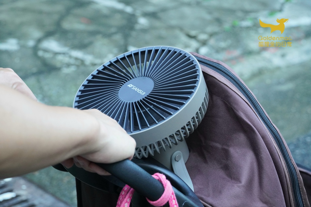 20220604_234636.jpg SANSUI山水無線充電式露營風扇SHF-W55|超方便USB風扇 掛立兩用還有LED照明 遠程遙控超輕鬆