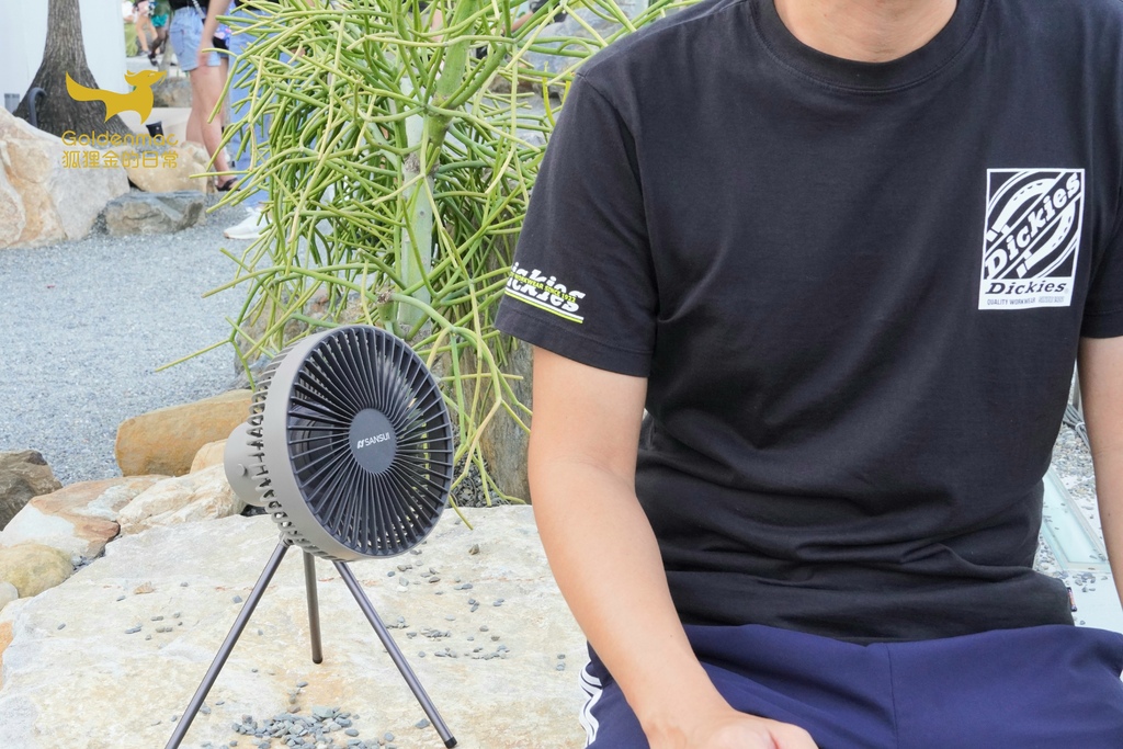 20220605_001142.jpg SANSUI山水無線充電式露營風扇SHF-W55|超方便USB風扇 掛立兩用還有LED照明 遠程遙控超輕鬆