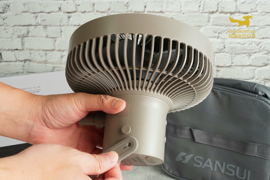 20220605_001438.jpg SANSUI山水無線充電式露營風扇SHF-W55|超方便USB風扇 掛立兩用還有LED照明 遠程遙控超輕鬆