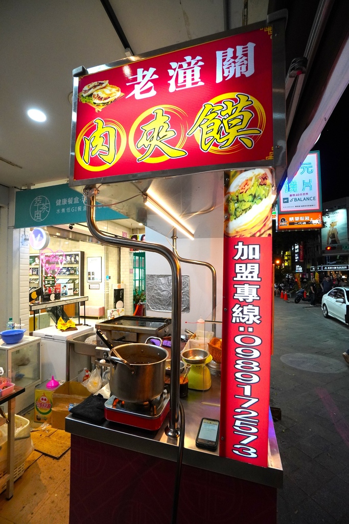 逢甲夜市新寵｜天使髮絲般酥脆餅皮 排再久也要買到的美食 吃一