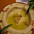 Hummus(雞豆打成泥加一點芝麻醬跟檸檬汁和大蒜)