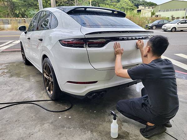 台南汽車包膜,奧圖菲車體包膜工藝,台南汽車貼膜推薦,台南改色膜,台南車體貼膜推薦,台南汽車改裝14.jpeg