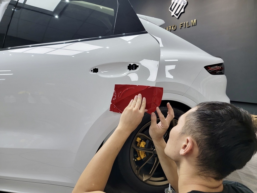 台南汽車包膜,奧圖菲車體包膜工藝,台南汽車貼膜推薦,台南改色膜,台南車體貼膜推薦,台南汽車改裝19.jpeg