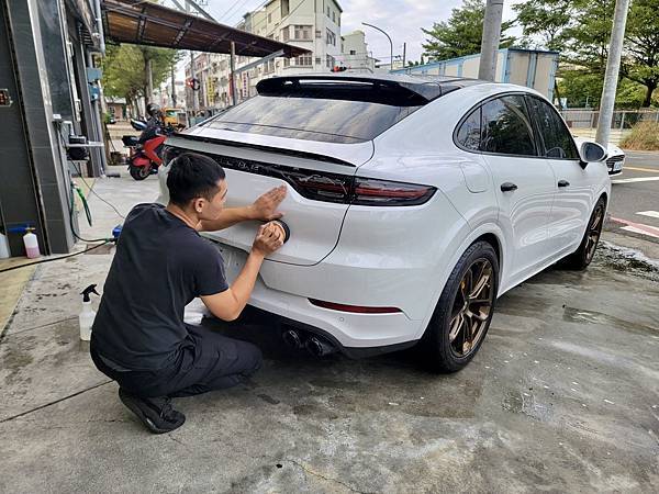 台南汽車包膜,奧圖菲車體包膜工藝,台南汽車貼膜推薦,台南改色膜,台南車體貼膜推薦,台南汽車改裝30.jpeg