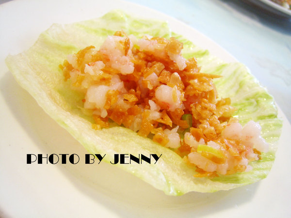 【生菜虾松】在满满的碎油条(?