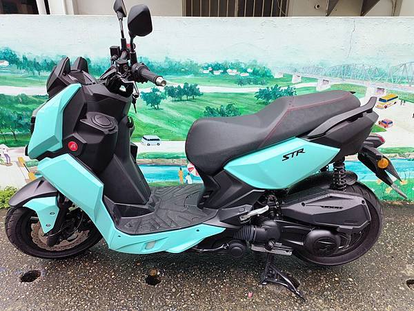 白牌機車之王—宏佳騰機車STR250：最佳馬力試乘心得~ST