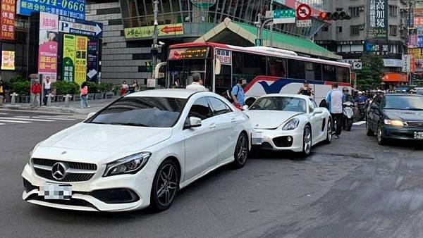 BENZ車禍.jpg
