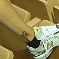 前四強 - 梅倫蒂克絲的腳上有中文刺青喔：力量、希望