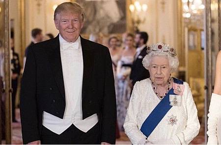 英女王戴紅寶石抵禦災厄.jpg 英女王戴紅寶石抵禦災厄.jpg