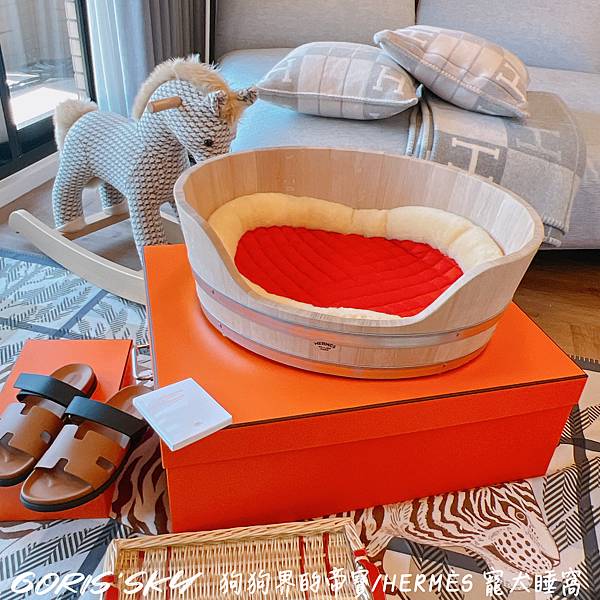 狗狗界的帝寶!!!!HERMES寵犬睡窩(有手把的大橘盒可以 狗狗界的帝寶!!!!HERMES寵犬睡窩(有手把的大橘盒可以