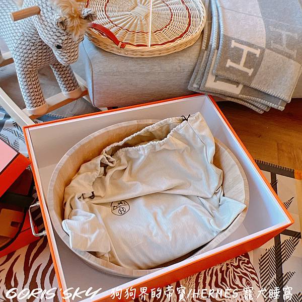 狗狗界的帝寶!!!!HERMES寵犬睡窩(有手把的大橘盒可以 狗狗界的帝寶!!!!HERMES寵犬睡窩(有手把的大橘盒可以