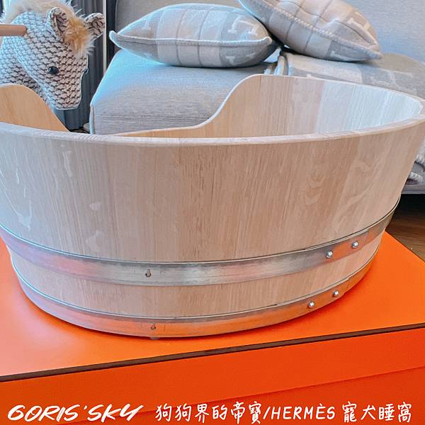 狗狗界的帝寶!!!!HERMES寵犬睡窩(有手把的大橘盒可以 狗狗界的帝寶!!!!HERMES寵犬睡窩(有手把的大橘盒可以