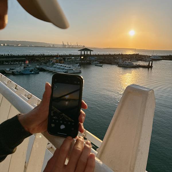 40張照片)淡水漁人碼頭看夕陽之八百年沒來跟他一起來別具意義