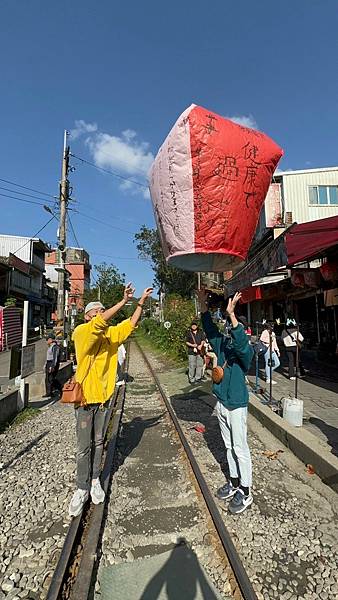 帶日本人的他，本來覺得會超無聊的十分平溪放天燈其實比想像中好