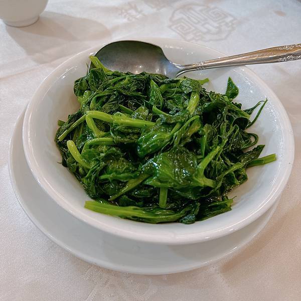 他回日本前帶他來吃我台北最愛龍都酒樓烤鴨!鴨粥還有港點好吃( 他回日本前帶他來吃我台北最愛龍都酒樓烤鴨!鴨粥還有港點好吃(