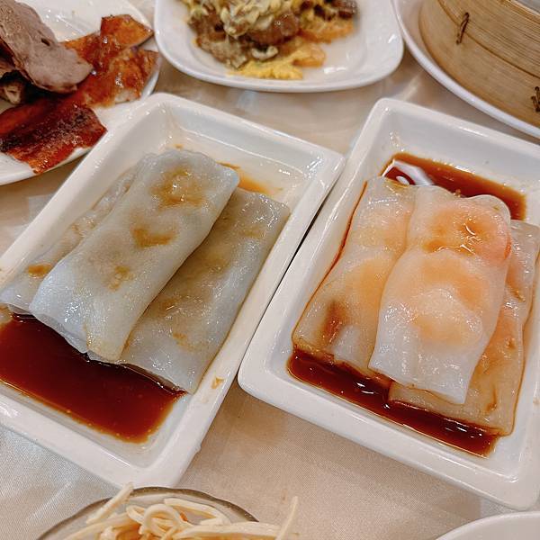 他回日本前帶他來吃我台北最愛龍都酒樓烤鴨!鴨粥還有港點好吃( 他回日本前帶他來吃我台北最愛龍都酒樓烤鴨!鴨粥還有港點好吃(