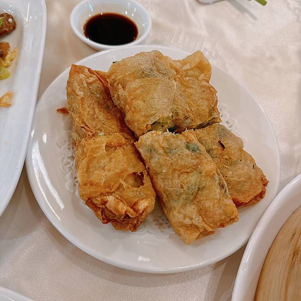 他回日本前帶他來吃我台北最愛龍都酒樓烤鴨!鴨粥還有港點好吃( 他回日本前帶他來吃我台北最愛龍都酒樓烤鴨!鴨粥還有港點好吃(