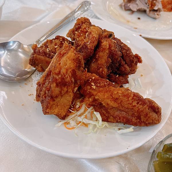 他回日本前帶他來吃我台北最愛龍都酒樓烤鴨!鴨粥還有港點好吃( 他回日本前帶他來吃我台北最愛龍都酒樓烤鴨!鴨粥還有港點好吃(