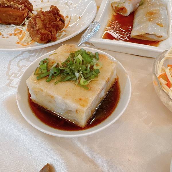 他回日本前帶他來吃我台北最愛龍都酒樓烤鴨!鴨粥還有港點好吃( 他回日本前帶他來吃我台北最愛龍都酒樓烤鴨!鴨粥還有港點好吃(