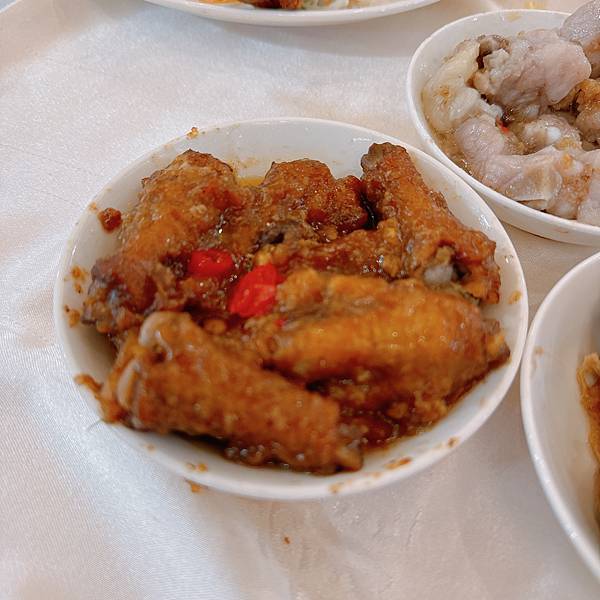 他回日本前帶他來吃我台北最愛龍都酒樓烤鴨!鴨粥還有港點好吃( 他回日本前帶他來吃我台北最愛龍都酒樓烤鴨!鴨粥還有港點好吃(