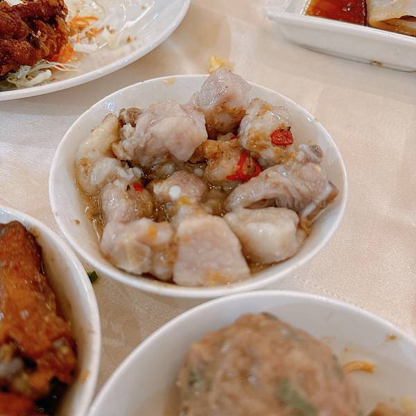 他回日本前帶他來吃我台北最愛龍都酒樓烤鴨!鴨粥還有港點好吃( 他回日本前帶他來吃我台北最愛龍都酒樓烤鴨!鴨粥還有港點好吃(