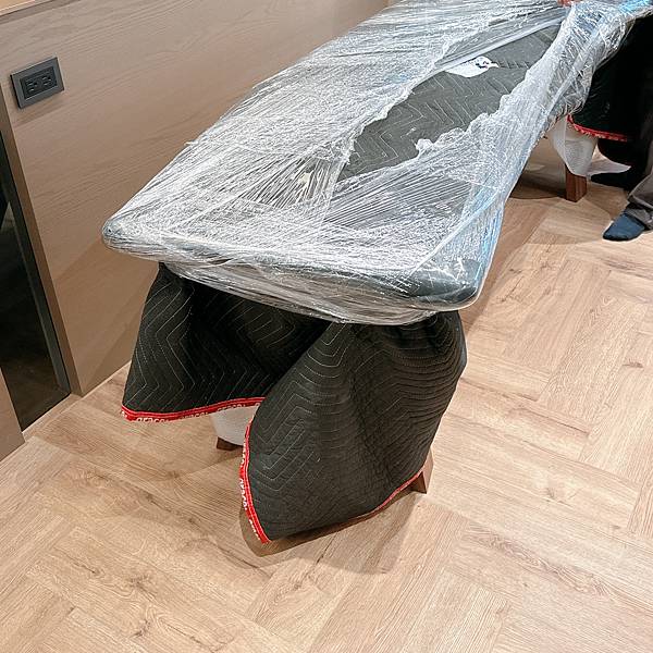 新家裝潢日記之等了超過一年的愛馬仕Metiers書桌終於到了 新家裝潢日記之等了超過一年的愛馬仕Metiers書桌終於到了