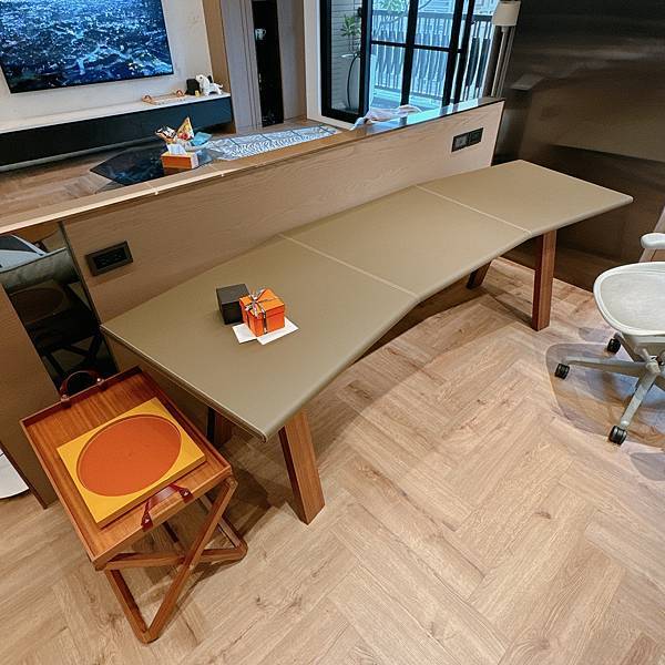 新家裝潢日記之等了超過一年的愛馬仕Metiers書桌終於到了 新家裝潢日記之等了超過一年的愛馬仕Metiers書桌終於到了