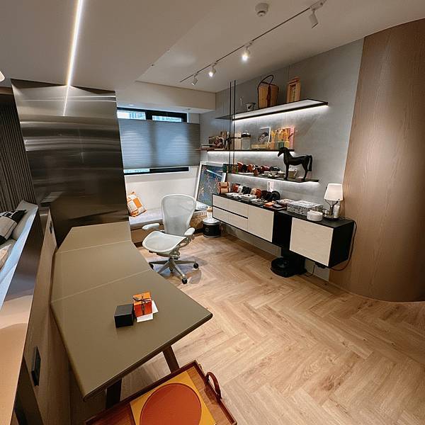 新家裝潢日記之等了超過一年的愛馬仕Metiers書桌終於到了 新家裝潢日記之等了超過一年的愛馬仕Metiers書桌終於到了