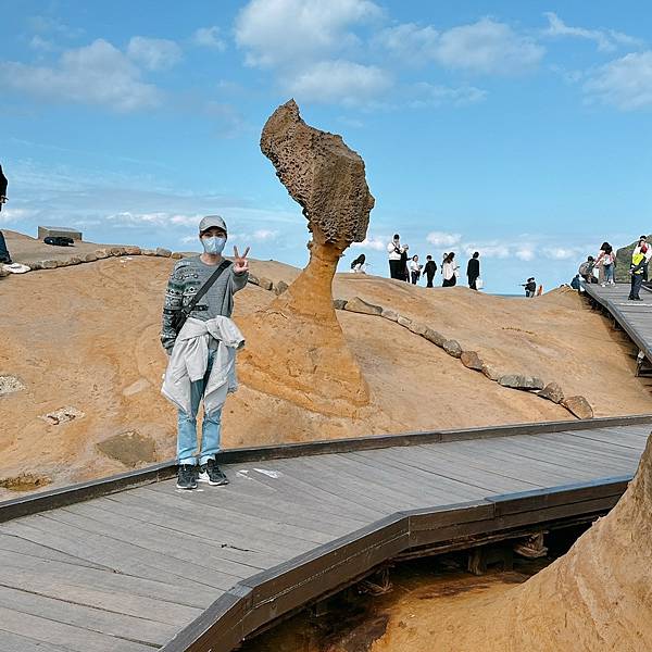 帶日本人的他全家4人一起去野柳看女王頭的流水帳全記錄