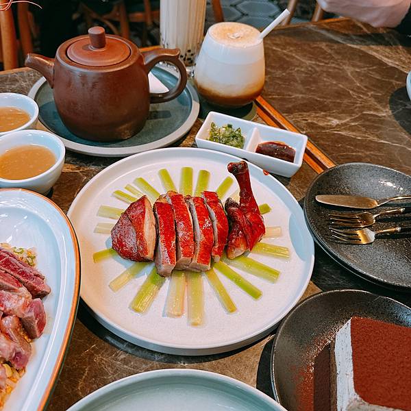 他說這家比鼎泰豐炒飯好吃啦!!!!!又龍蝦又牛排的炒飯天花板 他說這家比鼎泰豐炒飯好吃啦!!!!!又龍蝦又牛排的炒飯天花板