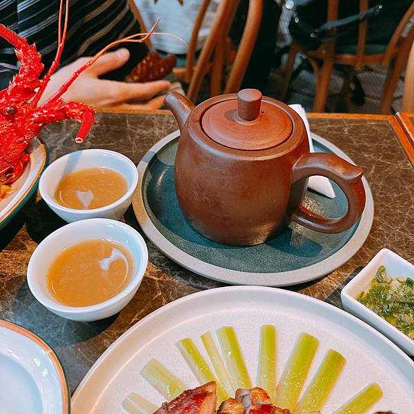 他說這家比鼎泰豐炒飯好吃啦!!!!!又龍蝦又牛排的炒飯天花板 他說這家比鼎泰豐炒飯好吃啦!!!!!又龍蝦又牛排的炒飯天花板