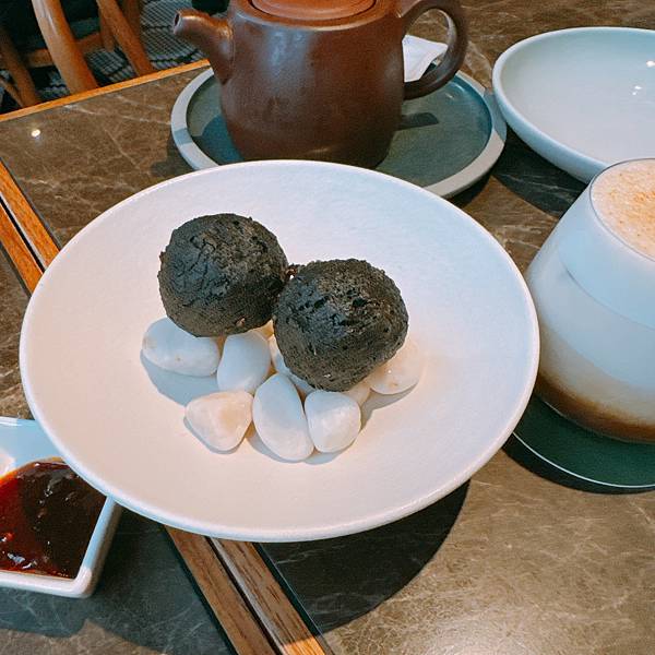 他說這家比鼎泰豐炒飯好吃啦!!!!!又龍蝦又牛排的炒飯天花板