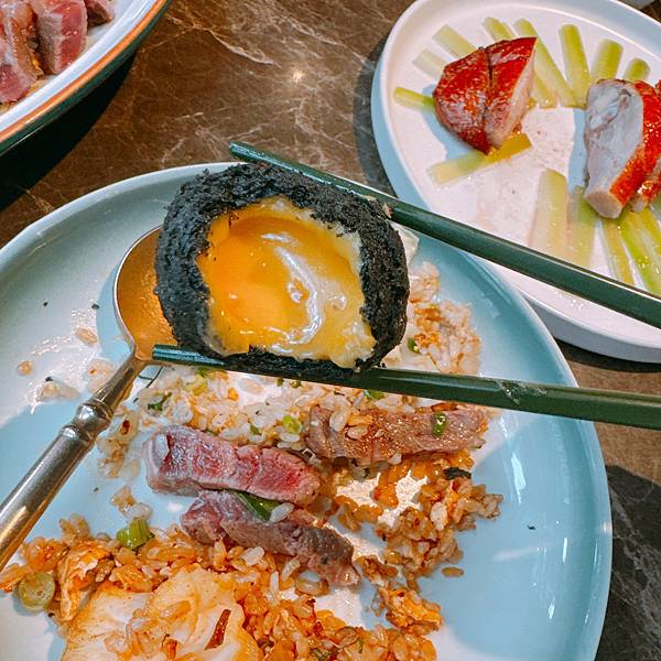 他說這家比鼎泰豐炒飯好吃啦!!!!!又龍蝦又牛排的炒飯天花板 他說這家比鼎泰豐炒飯好吃啦!!!!!又龍蝦又牛排的炒飯天花板