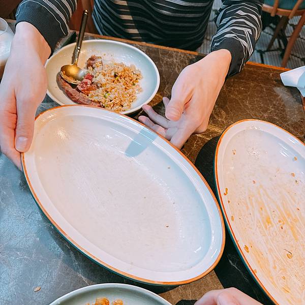 他說這家比鼎泰豐炒飯好吃啦!!!!!又龍蝦又牛排的炒飯天花板 他說這家比鼎泰豐炒飯好吃啦!!!!!又龍蝦又牛排的炒飯天花板