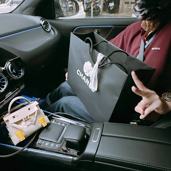 第一次在台灣香奈兒CHANEL買到爆款包!大豐收的試穿全記錄 第一次在台灣香奈兒CHANEL買到爆款包!大豐收的試穿全記錄