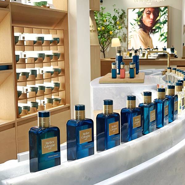 Atelier Cologne 調香台