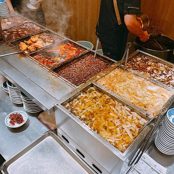 比想像好吃!陪日本人來吃米其林必比登推薦的小王煮瓜滷肉飯,清 比想像好吃!陪日本人來吃米其林必比登推薦的小王煮瓜滷肉飯,清