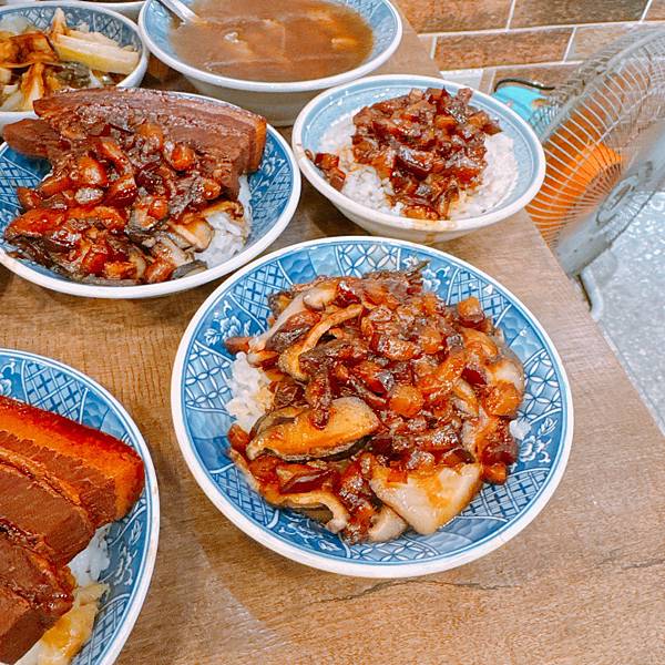 比想像好吃!陪日本人來吃米其林必比登推薦的小王煮瓜滷肉飯,清 比想像好吃!陪日本人來吃米其林必比登推薦的小王煮瓜滷肉飯,清